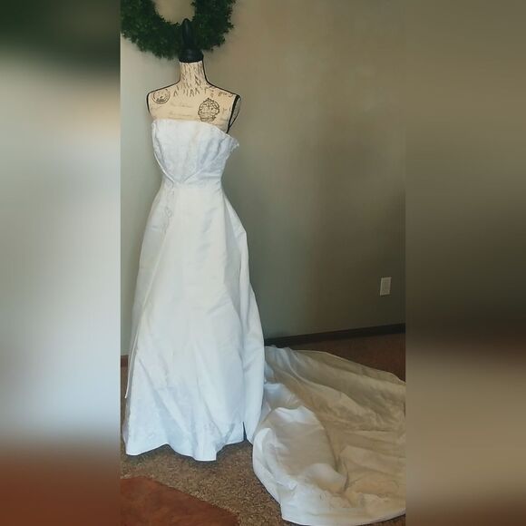 David's Bridal 2003 White Strapless Princess Wedding Dress Embriodered Dress 6 - Picture 5 of 15